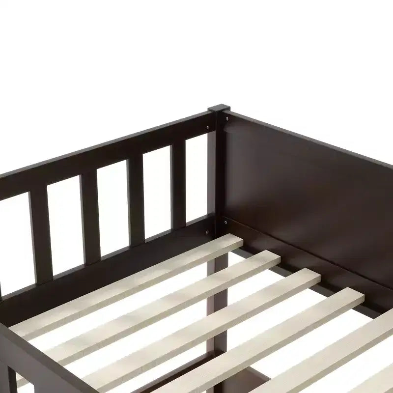 Letto a castello triplo separabile in legno di gomma con scalette e sponde di protezione
