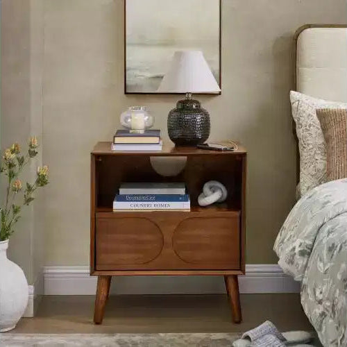 JVNOXK Mid-century modern-style recessed nightstand with open storage and drawers, featuring power outlets and four solid wood legs, walnut finish