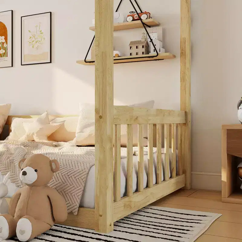 Letto a baldacchino a terra, una piazza e mezza, con recinzione e sponde, in legno