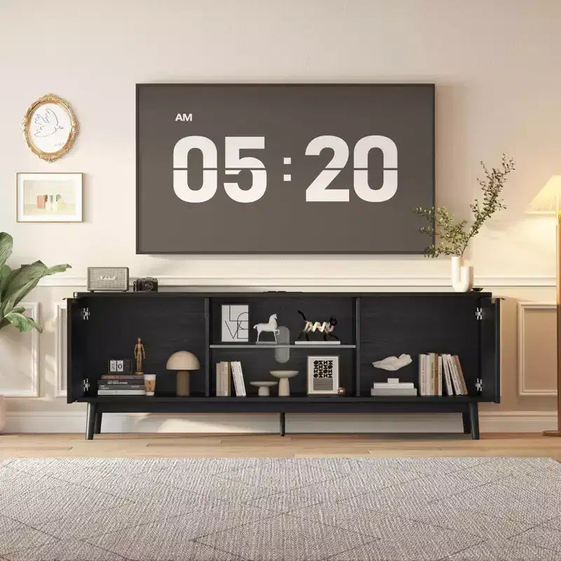 Moderno Mobile TV Nero da 63'' con Prese di Corrente, Ripiano Regolabile, Ampio Vano Portaoggetti, Consolle Centro di Intrattenimento per Soggiorno o Camera da Letto