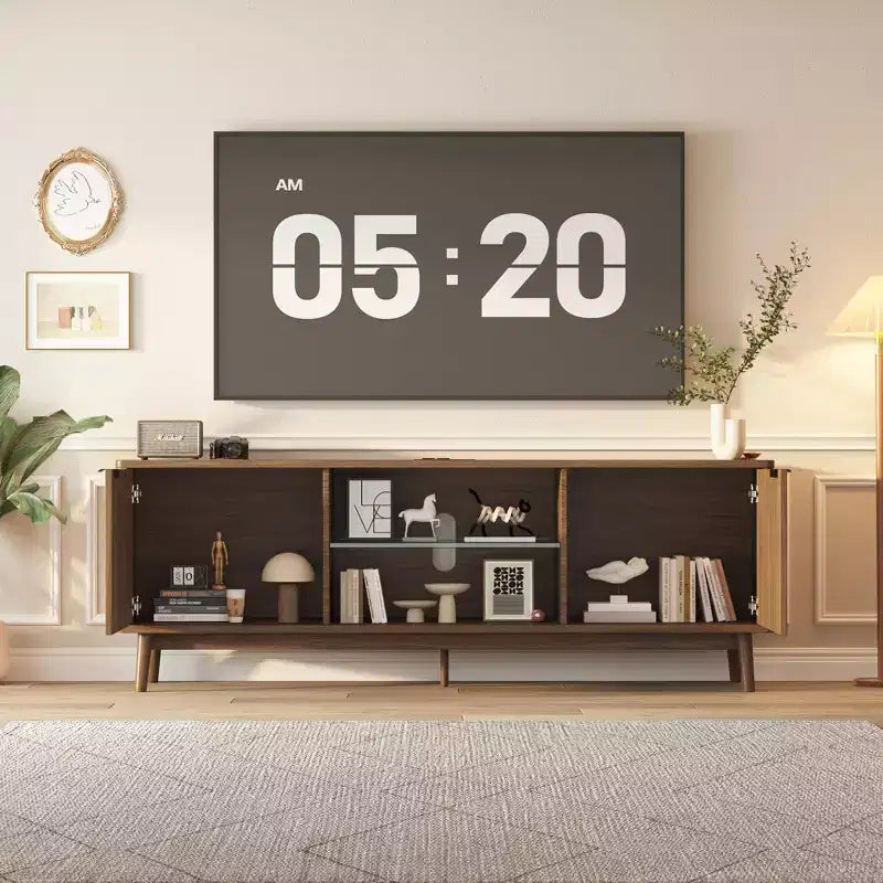 Moderno Mobile TV Nero da 63'' con Prese di Corrente, Ripiano Regolabile, Ampio Vano Portaoggetti, Consolle Centro di Intrattenimento per Soggiorno o Camera da Letto