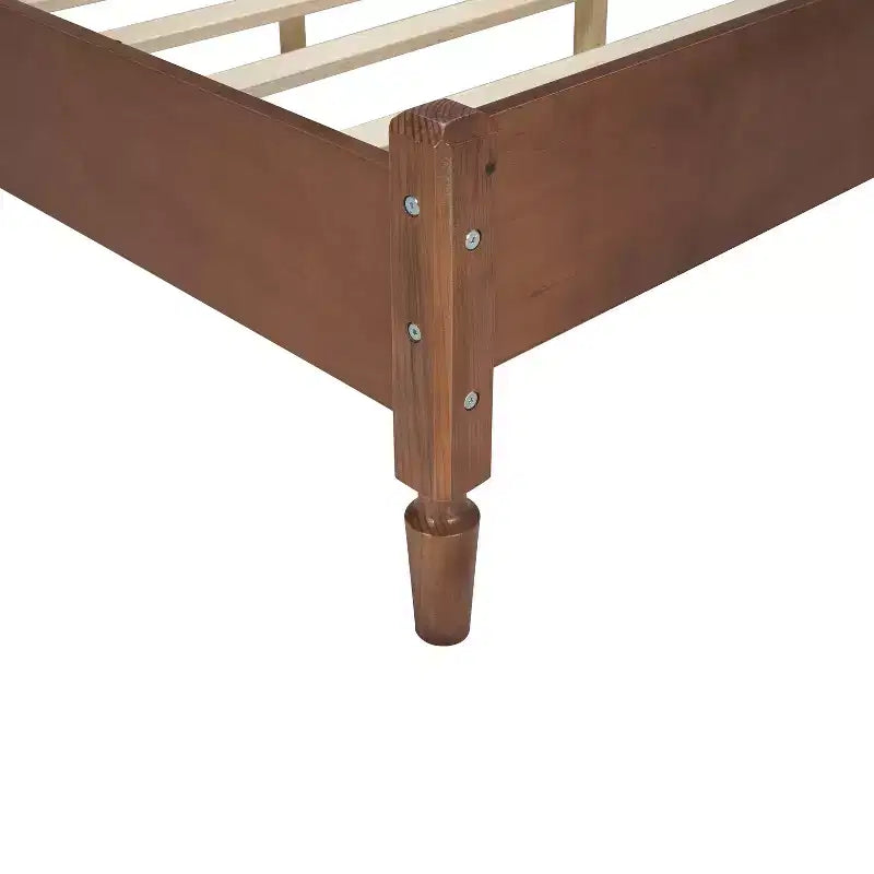 Letto a piattaforma matrimoniale in legno con testiera in rattan naturale e doghe in legno, noce