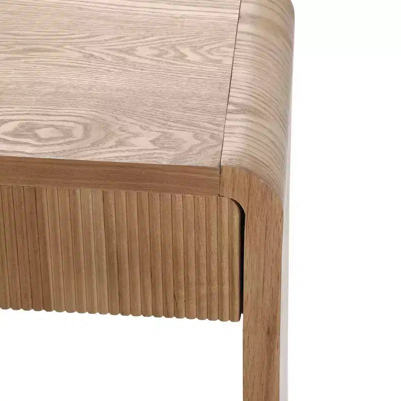 Consolle moderna da ingresso con 3 cassetti, doghe verticali e bordo arrotondato, larghezza 150 cm