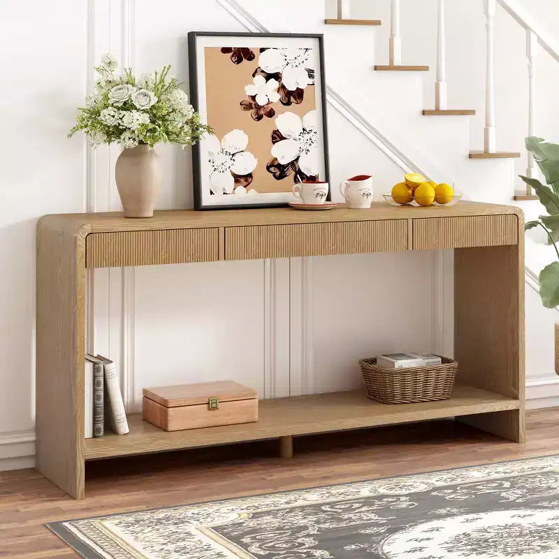 Consolle moderna da ingresso con 3 cassetti, doghe verticali e bordo arrotondato, larghezza 150 cm