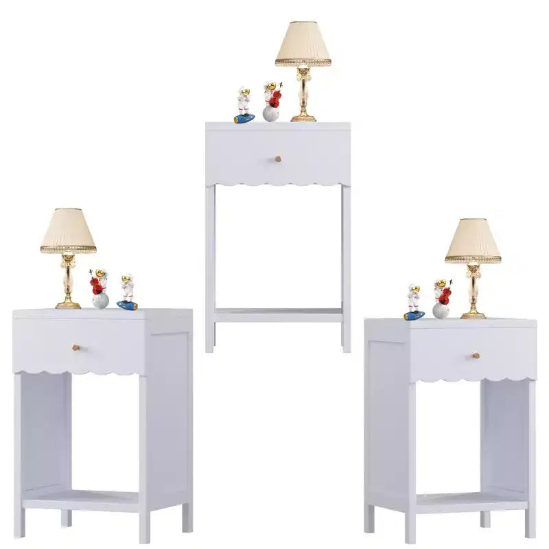 Comodino con Bordo Festonato, Cassetto e Ripiano Aperto, Alto 68 cm per Camera da Letto o Stanza dei Bambini, Lilla
