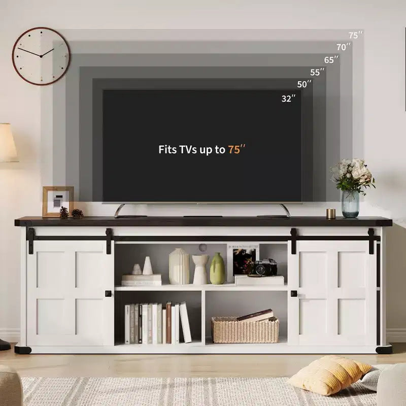 Mobile porta TV rustico per TV da 75 pollici con presa di corrente, lungo mobile TV con ante scorrevoli a persiana per soggiorno, camera da letto, nero bianco