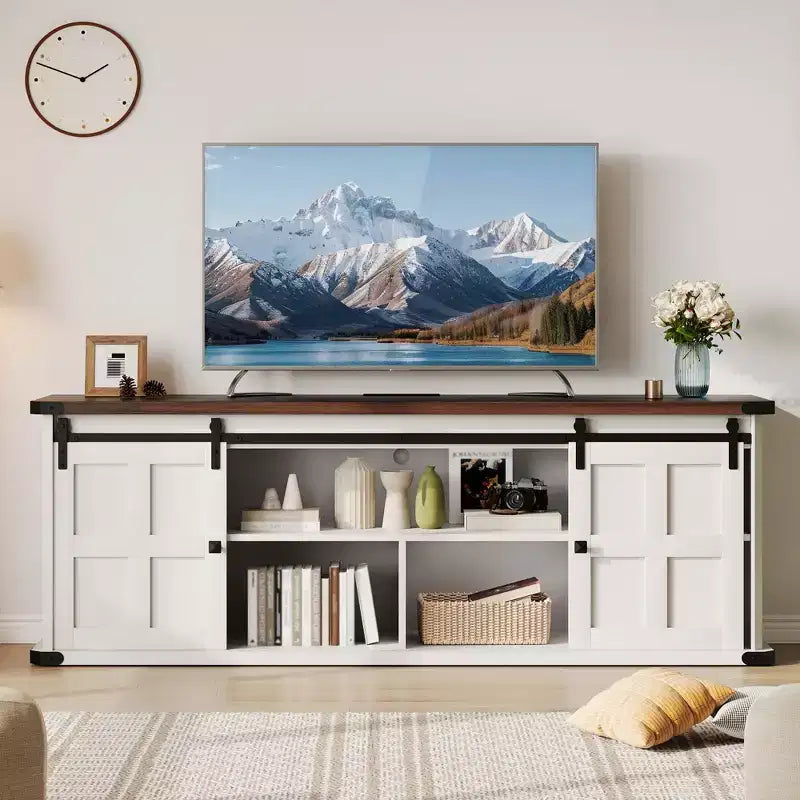 Mobile porta TV rustico per TV da 75 pollici con presa di corrente, lungo mobile TV con ante scorrevoli a persiana per soggiorno, camera da letto, nero bianco