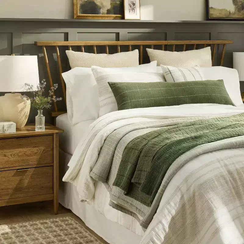 Testata Windsor vintage, in legno di gomma mordenzato e laccato con fusi, altezza regolabile