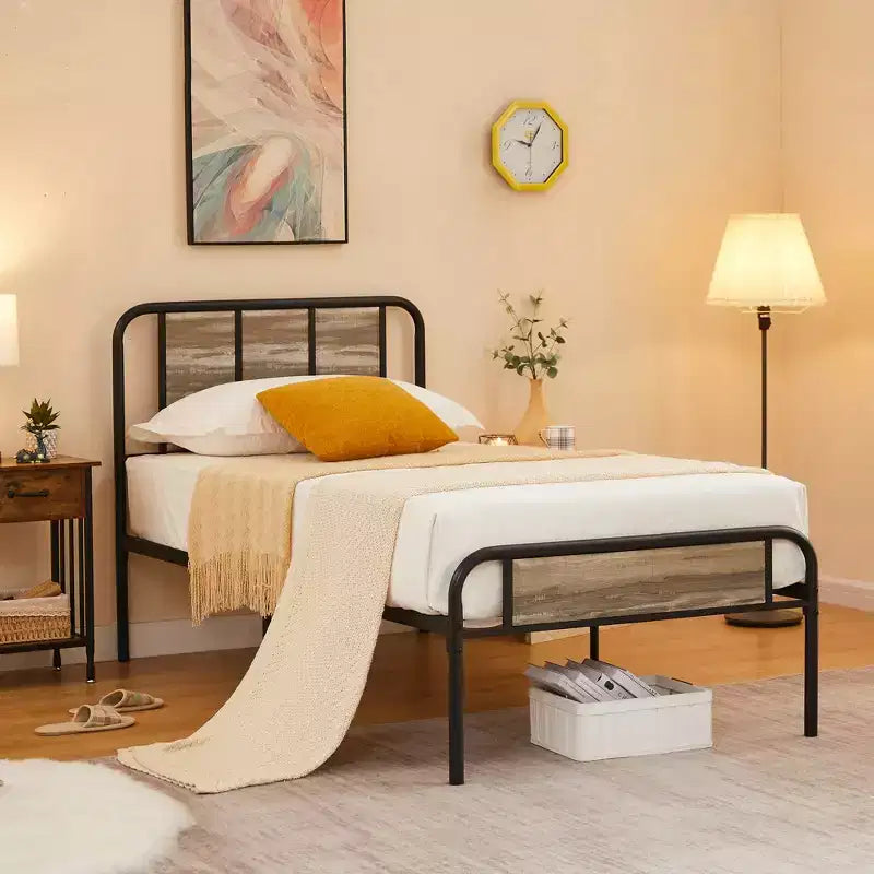 Struttura letto con testiera in legno industriale, piattaforma, capacità 300 kg