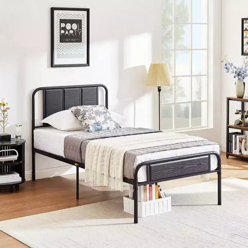 Struttura letto con testiera in legno industriale, piattaforma, capacità 300 kg
